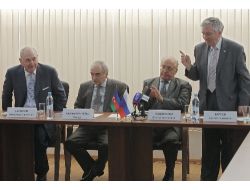 “ileri Adımlayan” Adam Haydar Aliyev