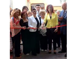 Bu Mağazada Para Kredi Kartı Geçmiyor, Elbiseler Takas Yapılarak Alınıyor