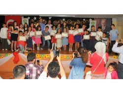 Öğrenciler, Okudukları Şiirlerle Anne Ve Babalarını Duygulandırdı