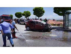 Hız Tutkunu 3 Kız Öğrenci Bulvarı Birbirine Kattı: 3 Yaralı