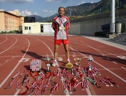 53 Yaşında Atletizmde Rekorlar Kırıyor
