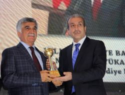 Başkan Büyükaslan’a 'Yılın Belediye Başkanı' Ödülü