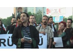 Avukatlardan Taksim’de, Gösterilere İzin Verilsin Eylemi