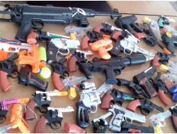 Oyuncak Silahlar, Oyuncak Polis Arabası Oldu