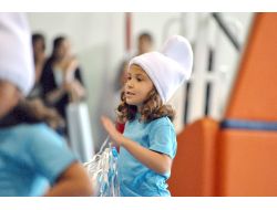 Minik Öğrencilerin Gösterileri Ayakta Alkışlandı