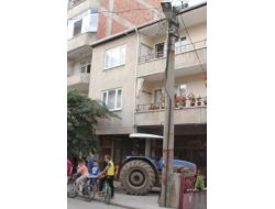 Orhangazi'de 3. Kattan Düşen Çocuk Yaşam Mücadelesi Veriyor