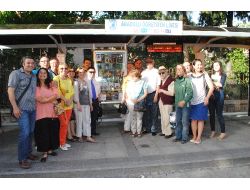 Çanakkale'de Otobüs Durağına Kitaplık Yapıldı