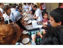 Öğrenciler, Okullarının Pilav Gününde Deve Turuna Çıktı