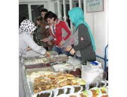 Ulus Dost Eller Derneği Öğrenciler İçin Kermes Düzenledi
