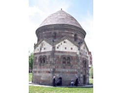 Seyyah Gençler Erzurum’da Tarihi Mekanları Gezdi