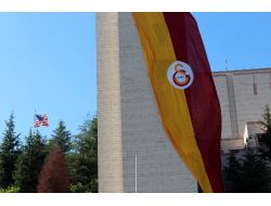 Abd Konsolosluğu'ndan Bayrak Jesti