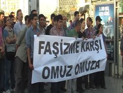 Taksim’de Yürüyüş Yapmak İçin Direnen Gruba Polis Müdahale Etti