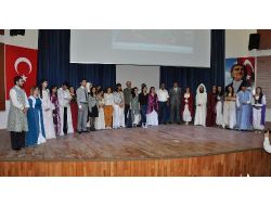 Üniversitesite Öğrencilerinden 'Osmanlı Kıyafetleri Defilesi'