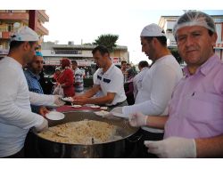 Semerkand Vakfı, Hafta Etkinliklerinde 2 Bin 500 Tabak Pilav İkram Etti