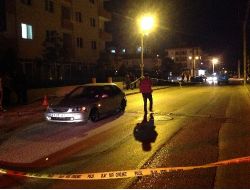 Polis Alkollü Sürücünün Kullandığı Aracın Kaputunda 300 Metre Gitti