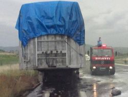 Balataları Isınan Klor Yüklü Tır Yandı