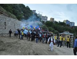 Yağmur Altında Baraj Protestosu