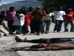 Haitililer Çaresizce Acil Yardım Bekliyor