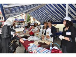 Polis Eşlerinden İhtiyaç Sahibi Öğrenciler Ve Aileleri Yararına Kermes