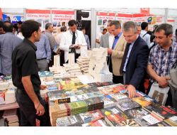 Van'ın İlk Fuarı, Türkçe Ve Kürtçe Yayınevlerini Bir Araya Getirdi