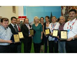 Romanya’dan Eğitim Gönüllülerine Plaket