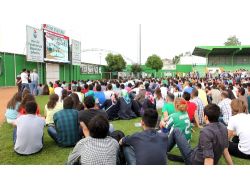 Futbol Stadında Basketbol Keyfi