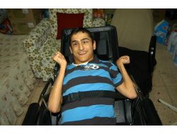 Ak Partililer Adanalı Engellinin Yüzünü Güldürdü