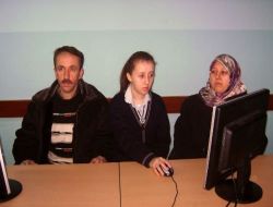 Öğrenciler, Anne Ve Babalarına Bilgisayar Kullanmayı Öğretecek