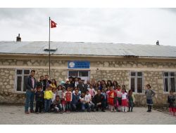 Köy Okuluna Kütüphane Kurdular (Özel)