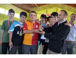 Fem Dershanesi'nin Bahar Futbol Turnuvası Renkli Görüntülere Sahne Oldu