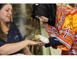 Afrika Usulü Saç Örme Ve Kına Kadınların İlgi Odağı Oldu