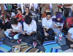 İstiklal Caddesi'nde Okumaya Çıktılar