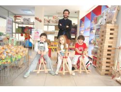 Kaybolmuş Oyuncakları Üretip Avrupa'ya İhraç Ediyor