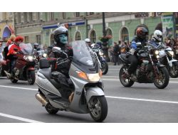 St. Petersburg’u 500 Motosikletli İşgal Etti