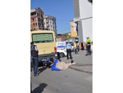 Minibüs Durağa Girdi: 1 Ölü, 2 Yaralı