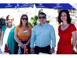 Atina'da Sefireler, Kimsesiz Çocuklar İçin Yemek Sattı