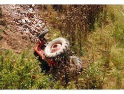 Tarlada Kavga Ettiği Komşusunun Traktörünü Dereye Attı