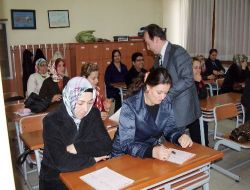 Veliler Okudukları Kitaptan Sınava Girdi