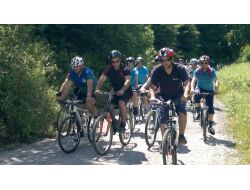 Bisikletseverlerin Doğada Bisiklet Keyfi