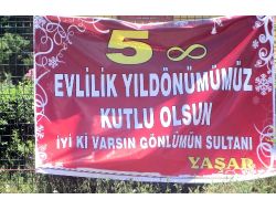 Pankartlı Evlilik Yıldönümü Kutlaması