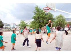 Kozan'da Sokak Kurtuluş Basketbol Turnuvası Heyecanı