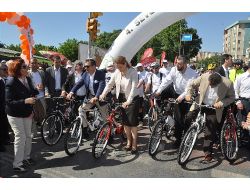 Sevgi Ve Kardeşliğe Pedal Çevirdiler