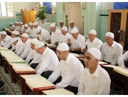 İzmir'de Yeşilyurt Kur’ân Kursu'nun Mezuniyet Töreni Düzenlendi