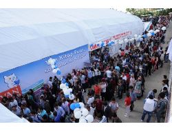 1.van Kitap Fuarı'nda İmza İzdihamı Yaşandı