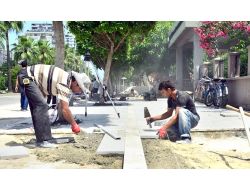 Kaldırımları Yenilenen Atatürk Caddesi 'Engelsiz' Olacak