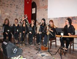 Nev-eda Bayanlar Türk Müziği Topluluğu Sanatseverleri Mest Etti
