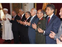 Fetih Kutlamaları Fatih'in Kabrini Ziyaretle Başladı