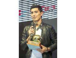 Afgan Futbolcu Hindistan'da Atın Top Kazandı