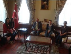 Ardahan’da Kongre Binasına Ziyaretçi Akını