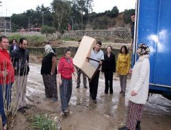Evlerini Su Basan 4 Aileye Eşya Yardımı Yapıldı